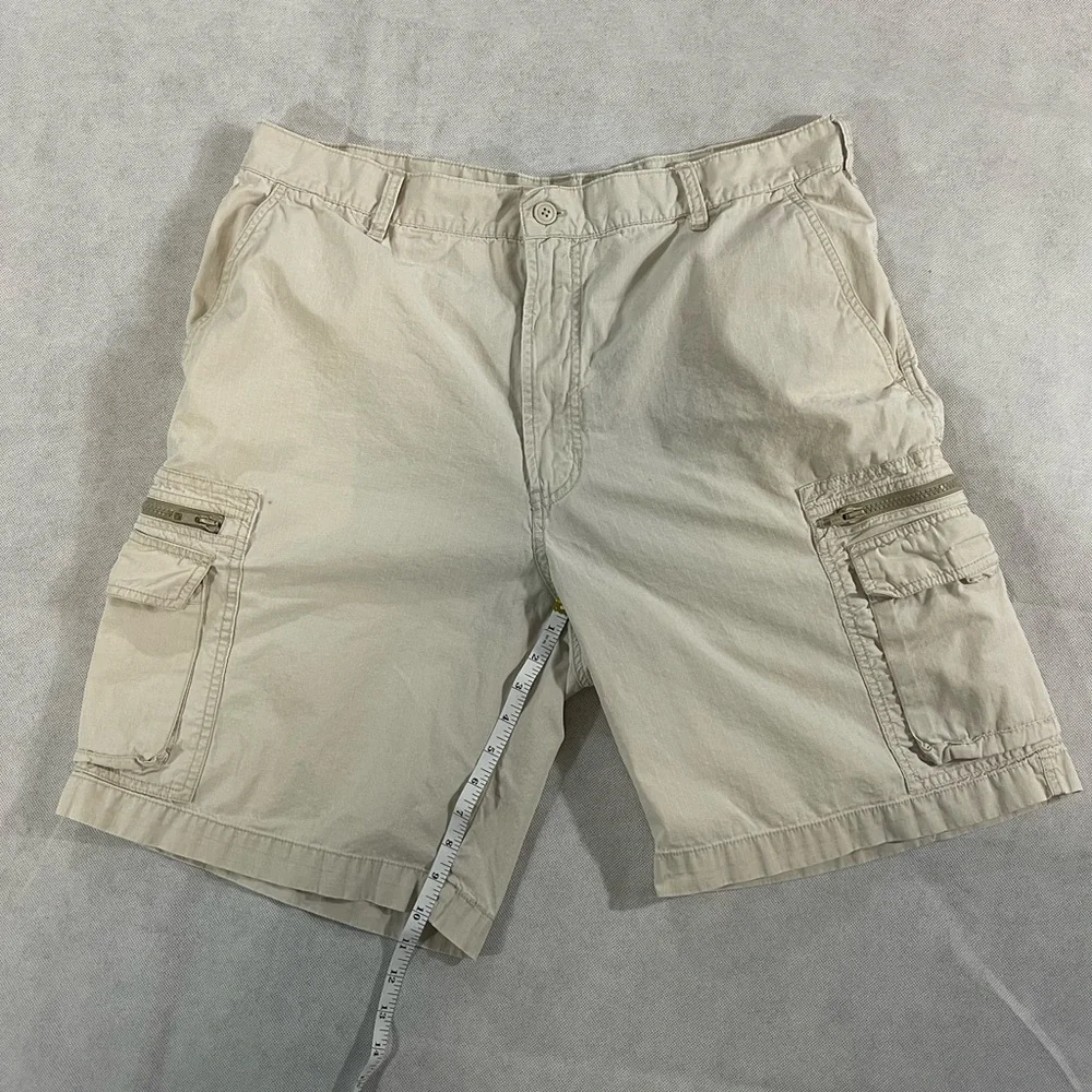 Old Navy Khaki Cargo Shorts Size 38 - Picture 1 of 2
